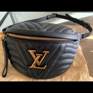100% AUTHENTIC black new Wave Louis Vuitton bumbag